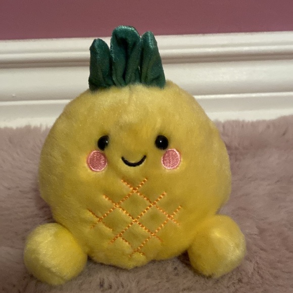 BRAND NEW STUFF ANIMAL! NWT. SMOKE FREE HOME! - Picture 2 of 3